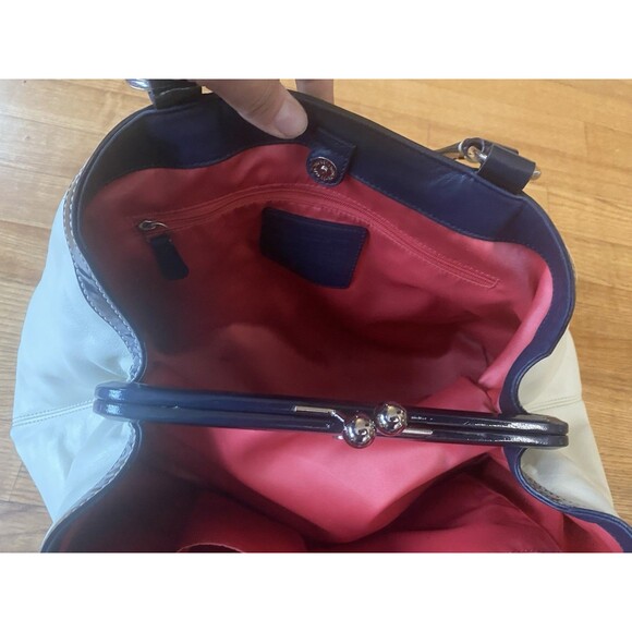 VTG Coach Beige & Navy Leather Tote Handbag With Kiss Lock Closure & Front Zip - Picture 6 of 8